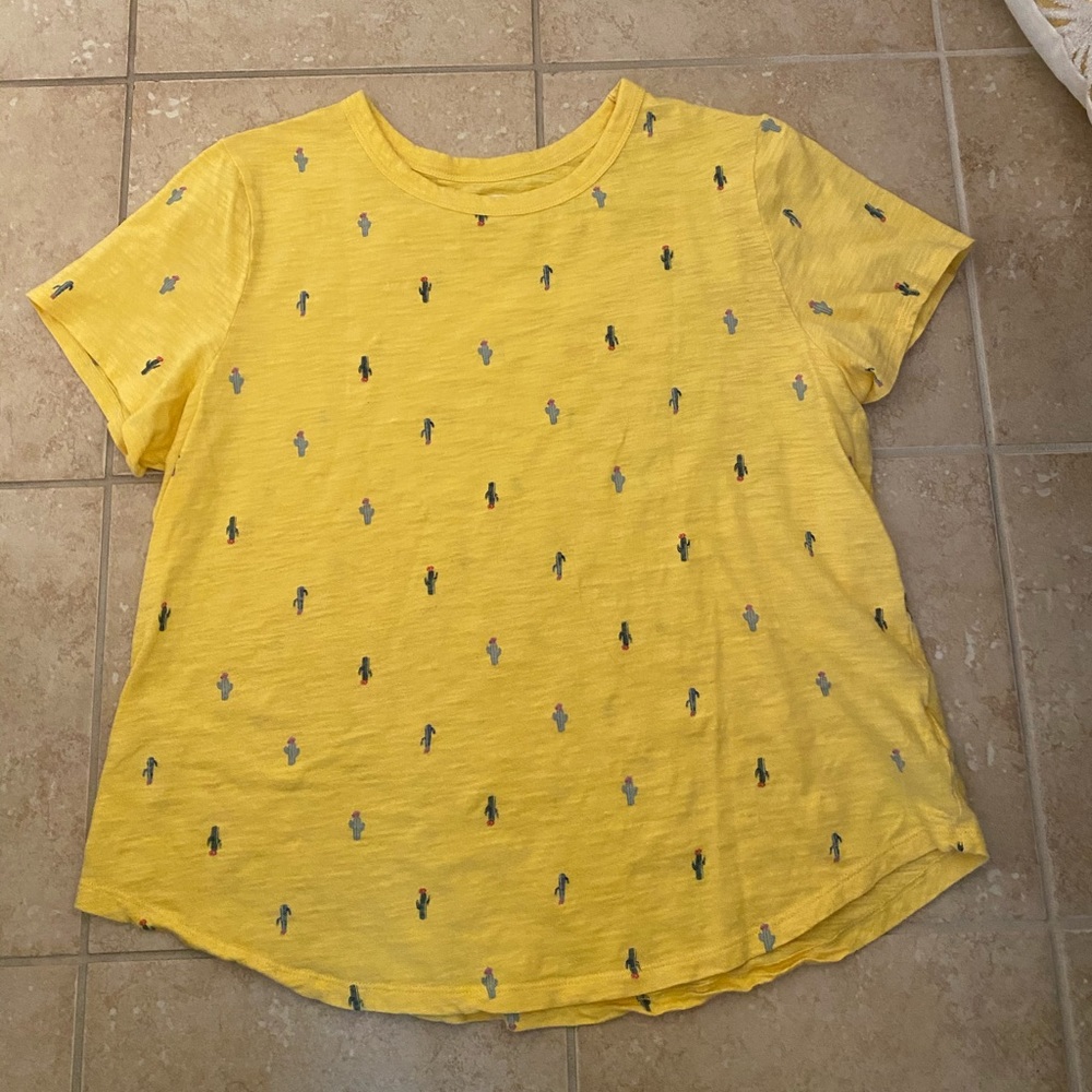 Woman’s Large Old Navy Short Sleeve Top